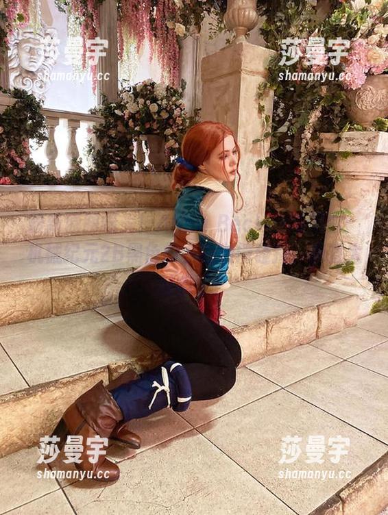 最新原图曝光！Alina Becker与尼尔：机械纪元2B黑色内衣的激情碰撞，简直太过瘾了！